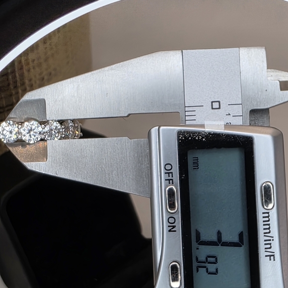 💎 7.5 Ct Moissanite Eternity Band – Elegant Sparkle - Picture 4 of 6